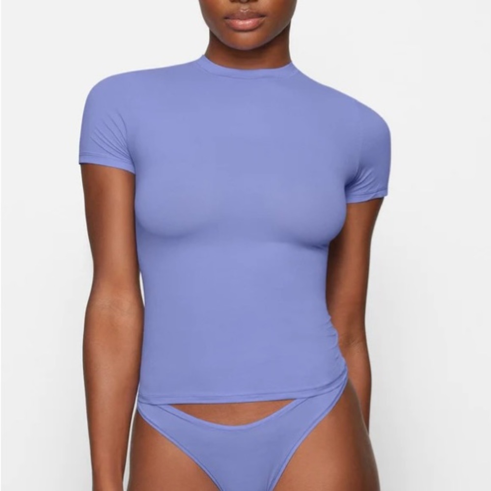 BNWT Skims Fits Everybody T-Shirt in Cielo